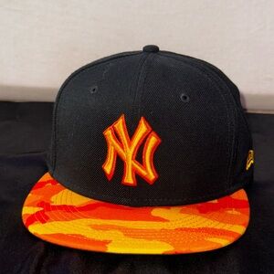 New Era New York Yankees Adjustable 9Fifty Flat Brim Hat